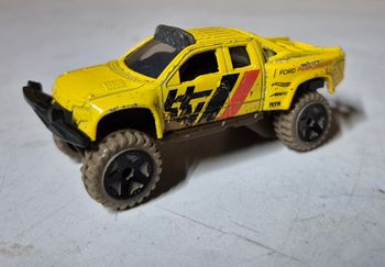 Miniature hotwheels sandblaster mud studs trucks jaune 1/64 Ford raptor  BFD61