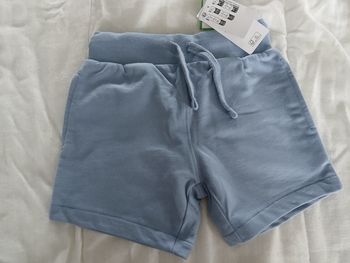Short 2-3 ans neuf