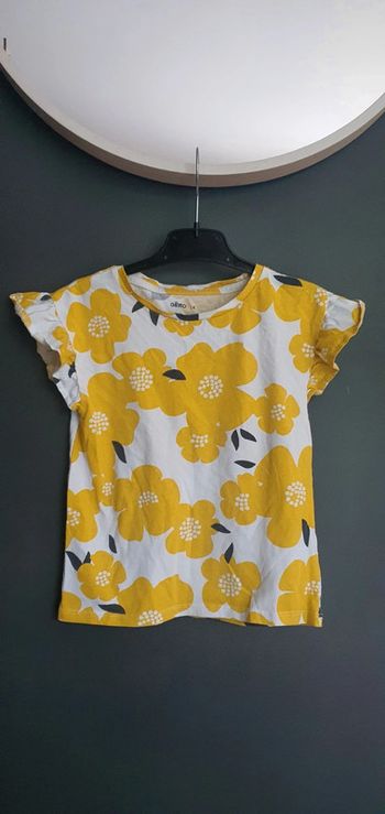 T-shirt fleurs jaunes. 6ans