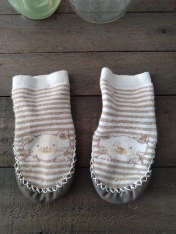 Chaussettes chaussons chaussures bébé de 3 mois a 6 mois
