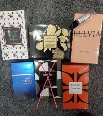Lot de 5 parfums 100mL et 75 mL neufs . Scellé