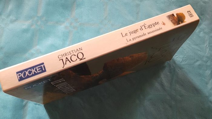Le juge d'Egypte T1 La pyramide assassinée de Christian Jacq Ed. Pocket - photo numéro 4