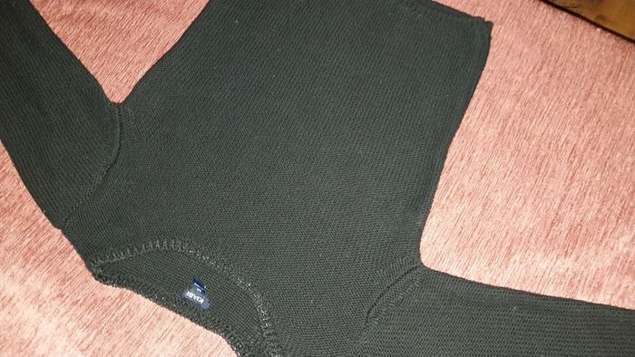 Pull noir col rond et pailleté très bon état by Kiabi Taille 6 ans - photo numéro 7