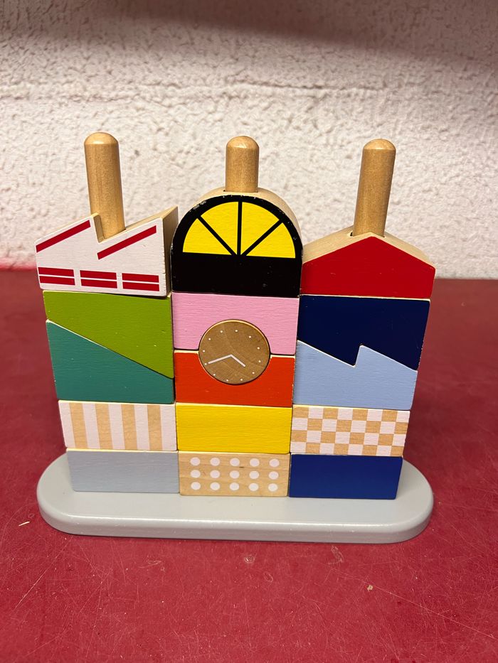 Jouet a empiler et à encastrer la ville de chez Oxybul