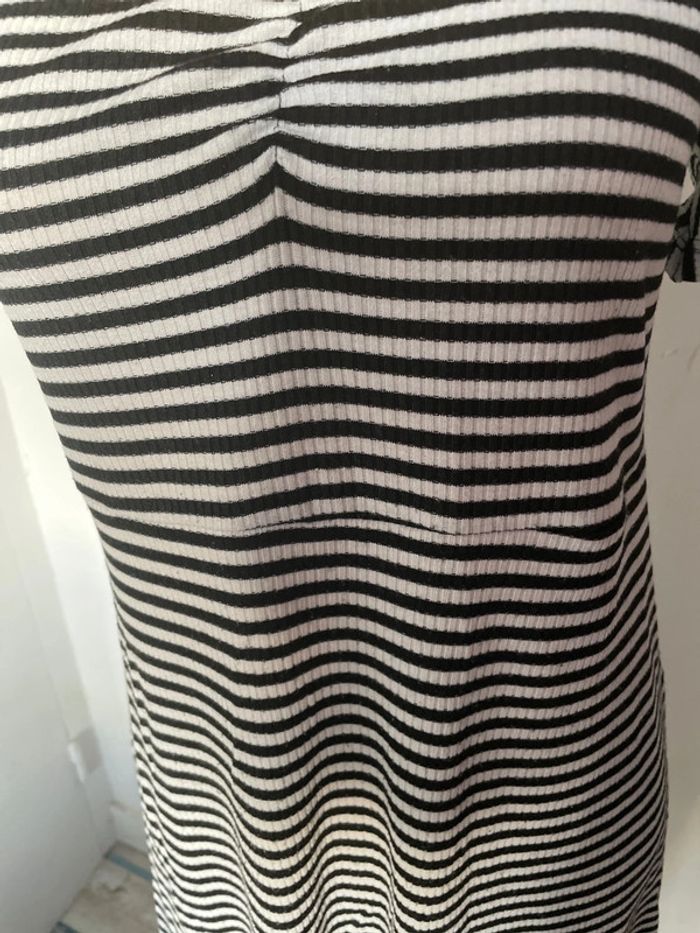 Robe noire et blanche - photo numéro 2
