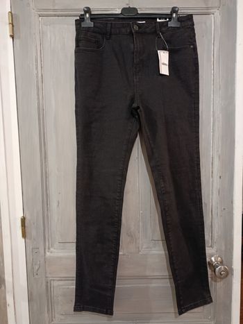Jean slim (taille 44) - NEUF