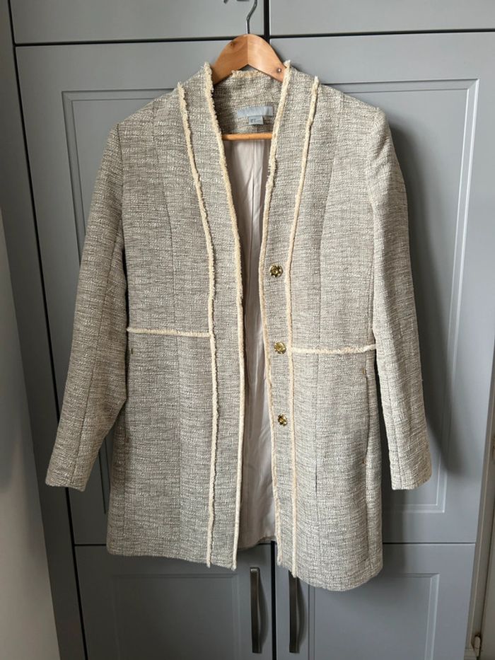Veste longue beige chic cérémonie