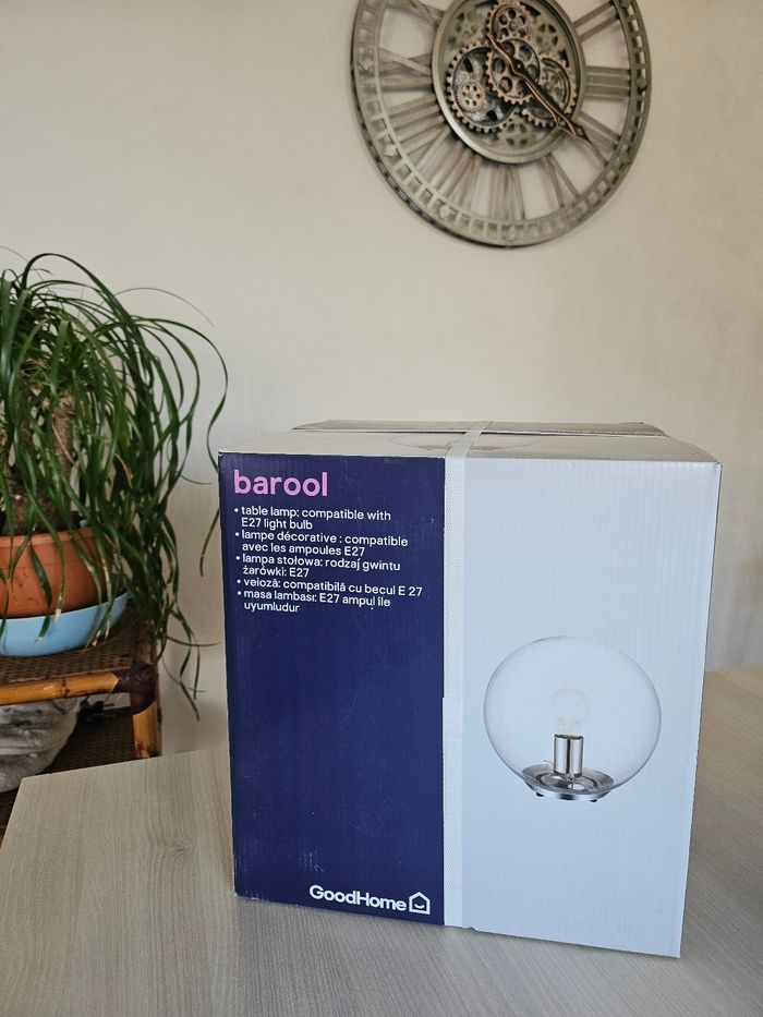 💡 Idée cadeau : Superbe lampe de table décorative neuve