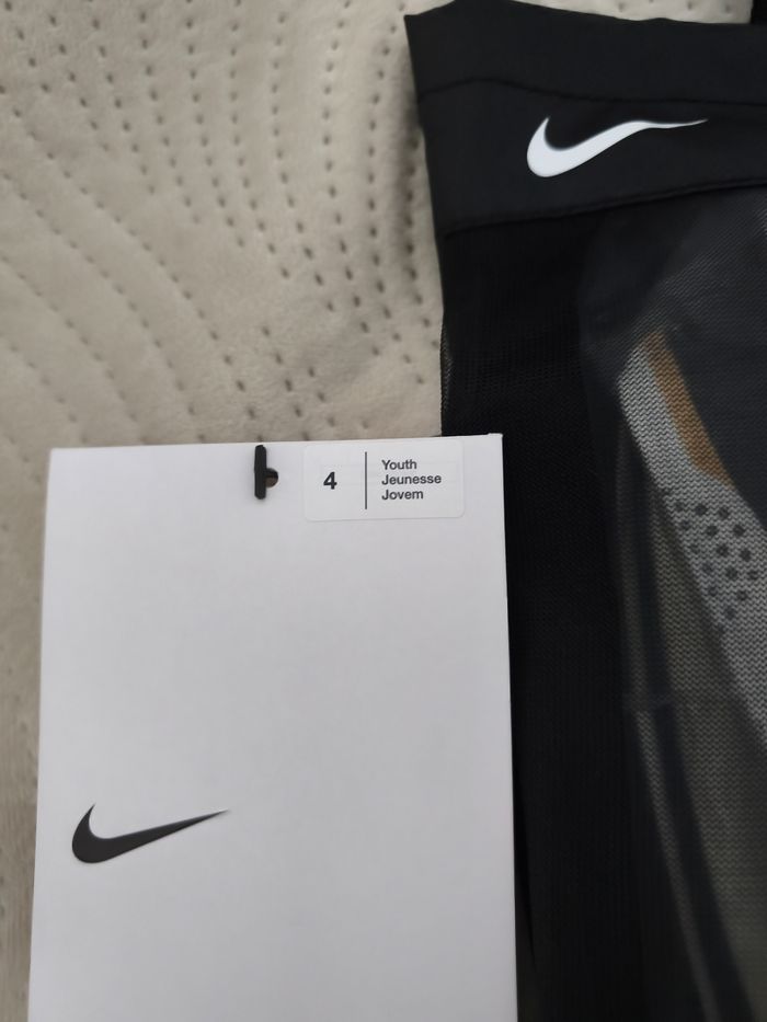 Gants de foot Nike T 4 - photo numéro 7