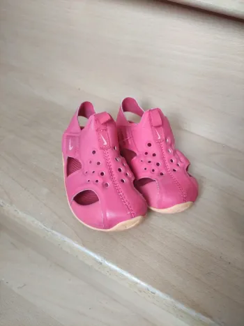 Sandales d été nike en bon état taille 26