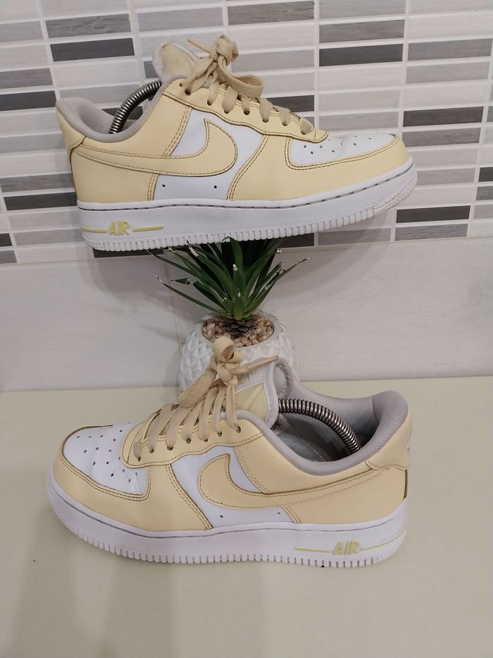 Baskets AIR force taille 37.5 - photo numéro 2