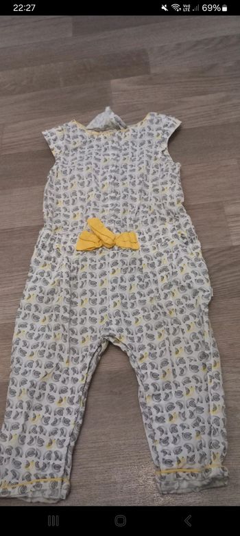 Combinaison  jaune et gris a motif obaibi 6 mois