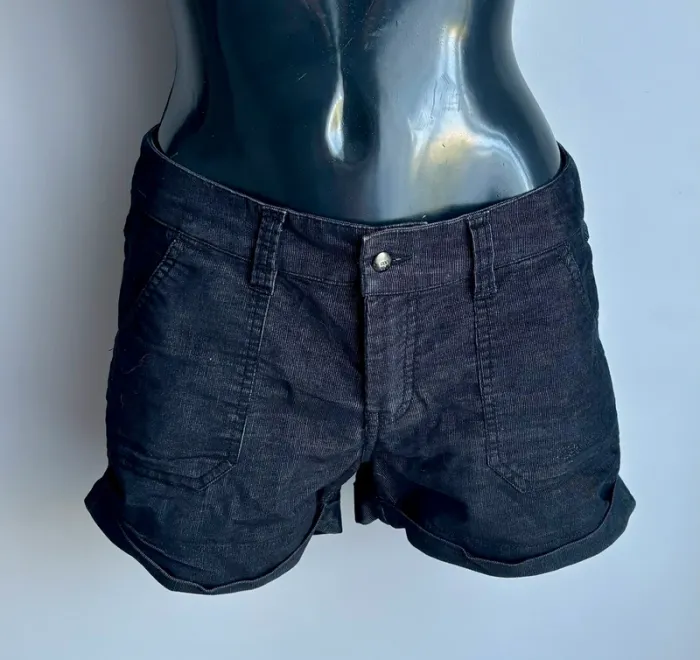 Short noir tout simplement T40 – bien lire la taille et regarder les photos avant achat - photo numéro 2