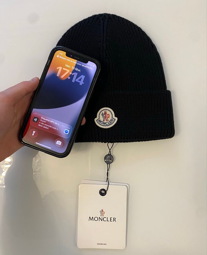 Bonnet moncler avec logo blanc - photo numéro 2