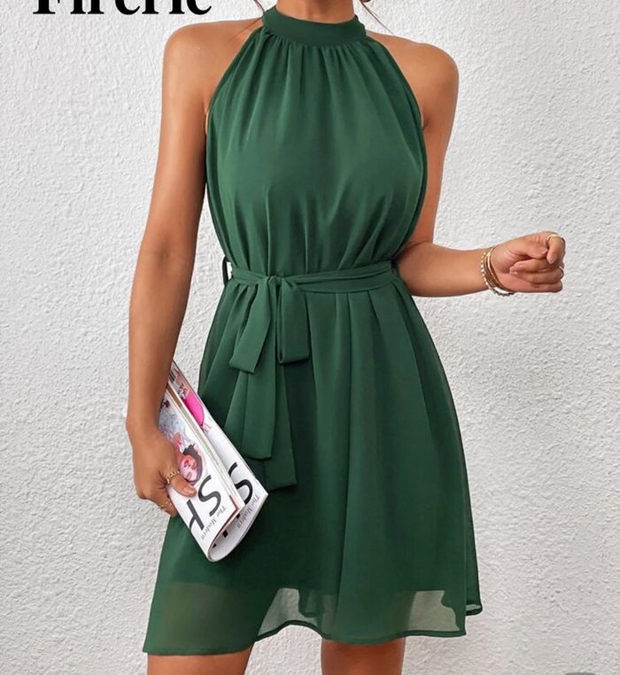 Robe ras du cou vert sapin