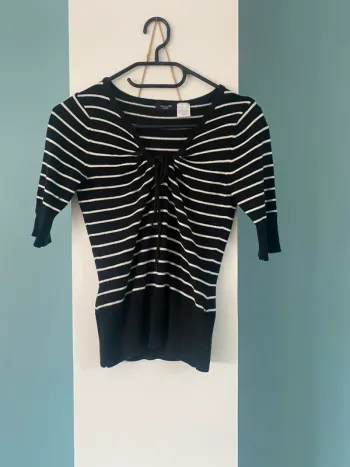 Pull décolleté à rayures