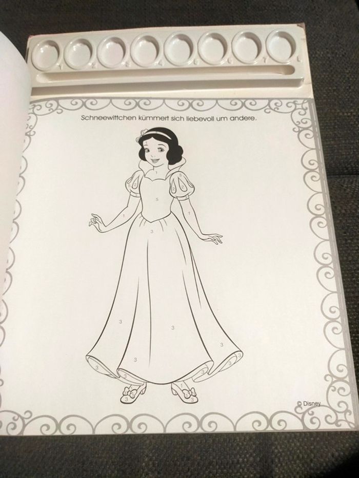 Livre de princesses a peindre ou colorier neuf - photo numéro 6