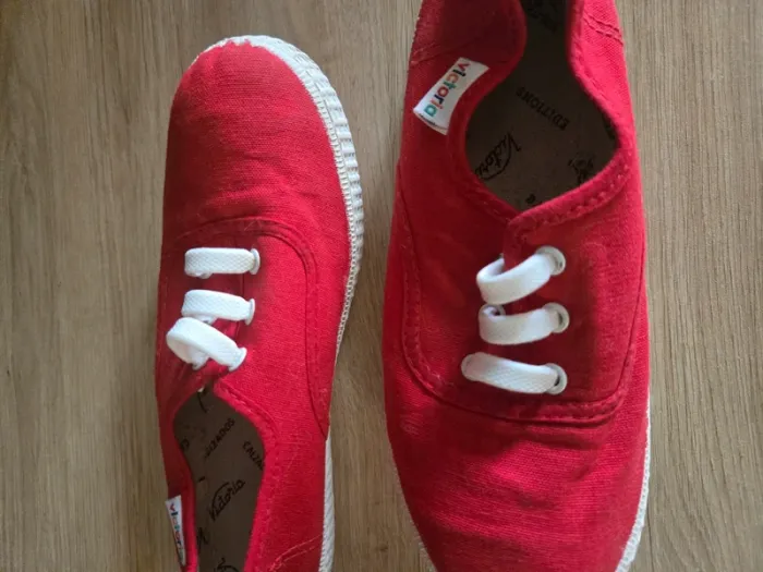 Chaussures Victoria Inglesa rouge pointure 32 comme neuves - photo numéro 9