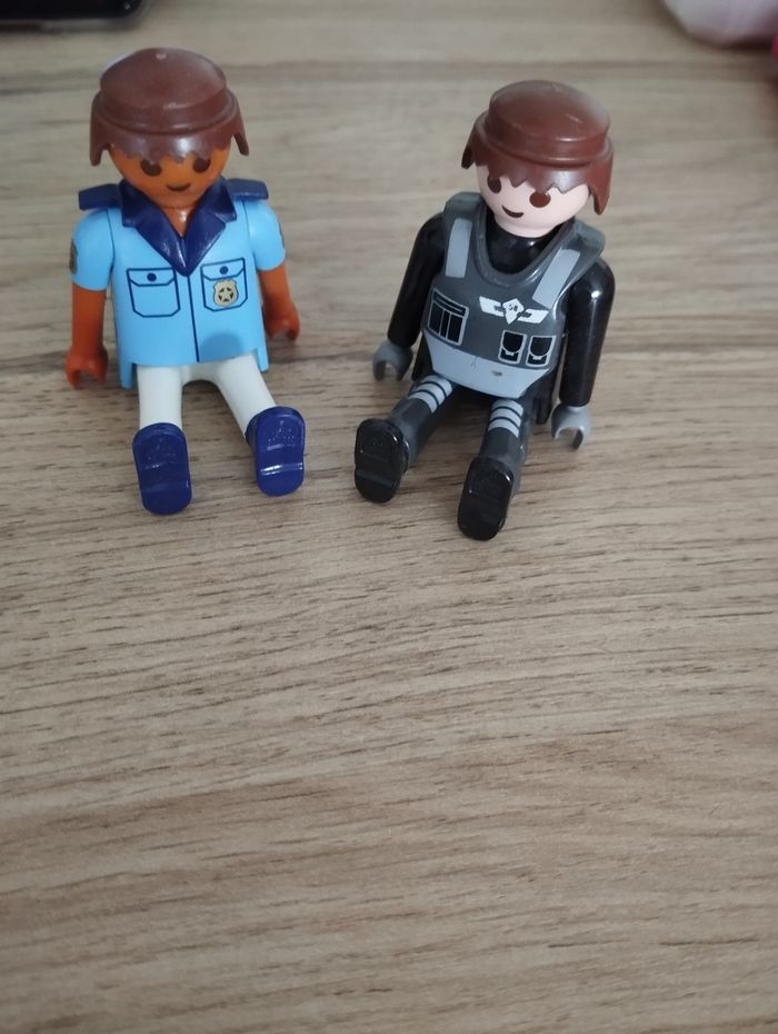 2 playmobils policiers - photo numéro 2