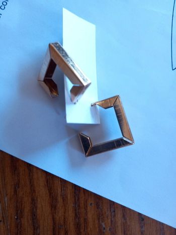 🌸boucles d oreilles carré Neuf doré fantaisie