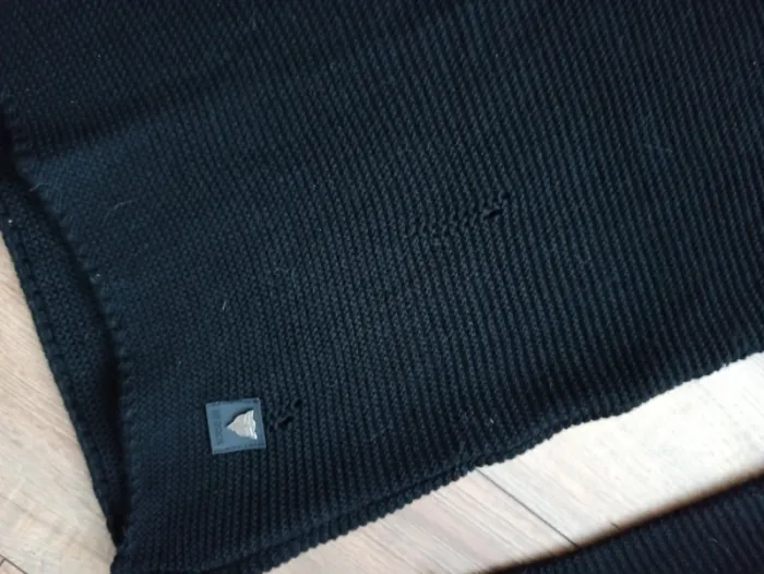 Pull homme avec trou noir manches longues L - photo numéro 4