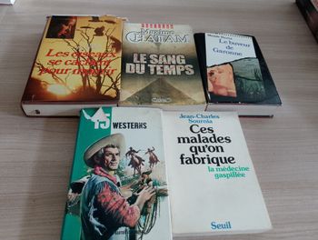  Lot de 5 livres, romans,(26)(Colleen Mc Cullough ect.)