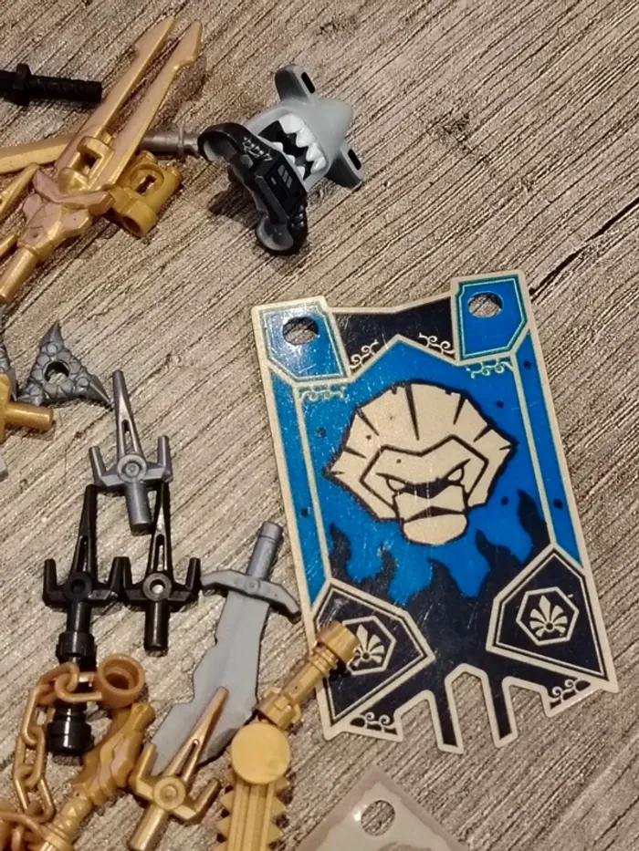 Lot vrac lego chima figurines armes drapeaux - photo numéro 3
