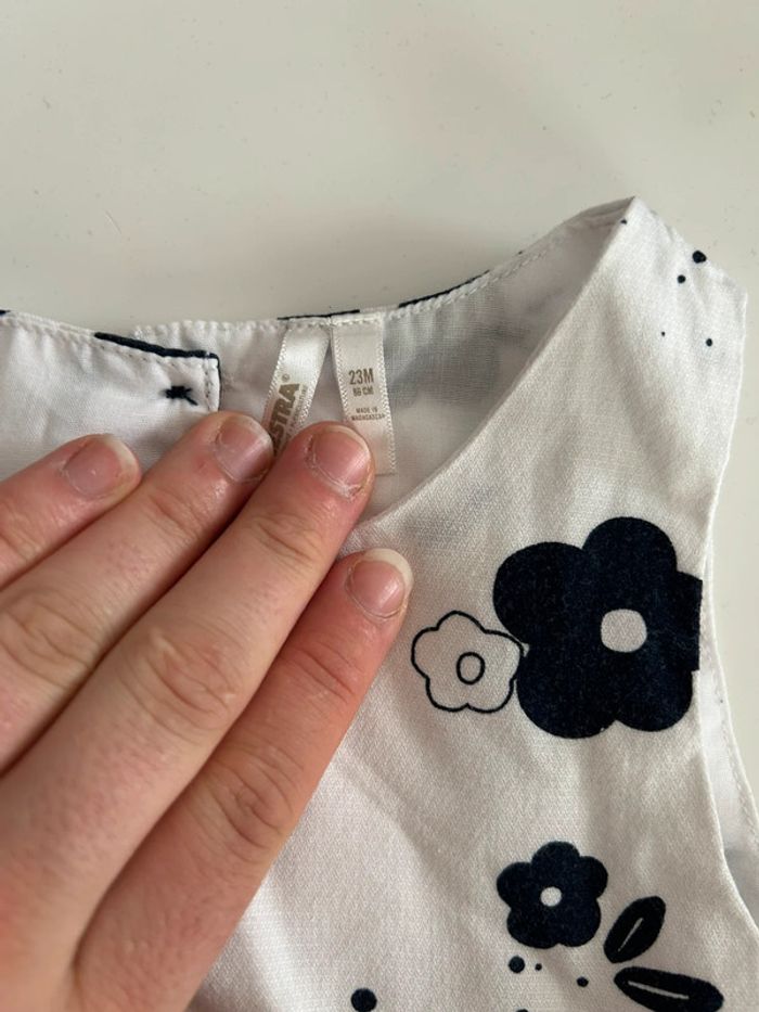 Robe blanche et bleu - photo numéro 2