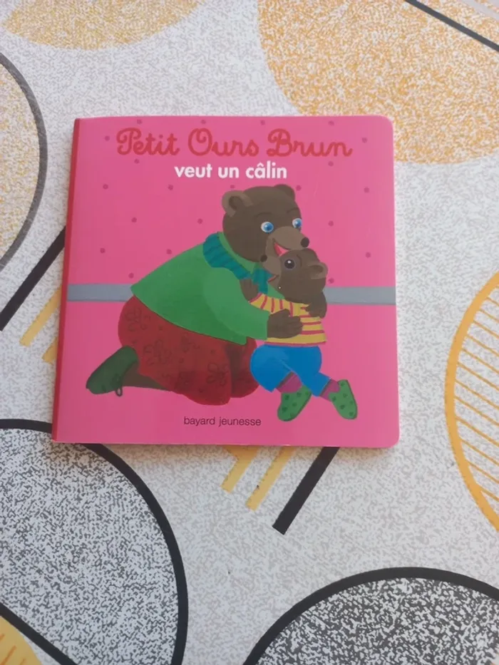 Livre Petit ours brun veut un câlin