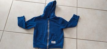 Gilet zippé à capuche