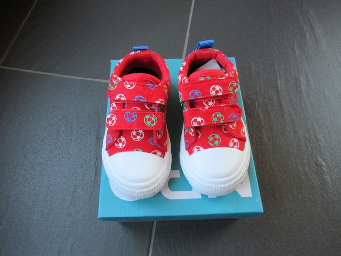 Tennis (basket) motif football garçon 21 neuves