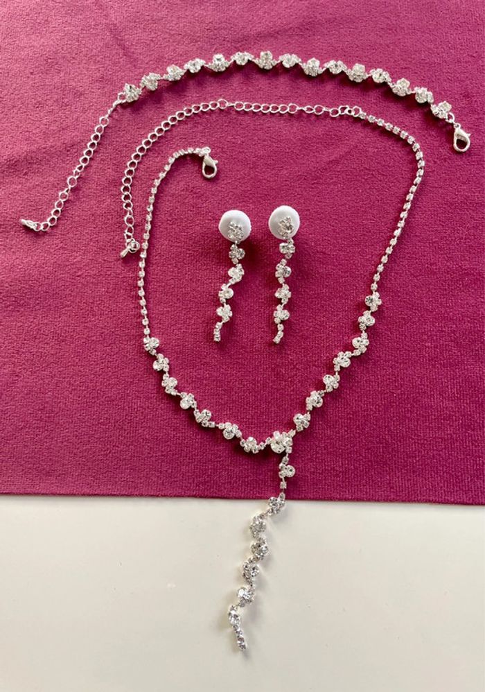 Ensemble trois pièces bijoux plaque argent strass collier bracelet bo neuf