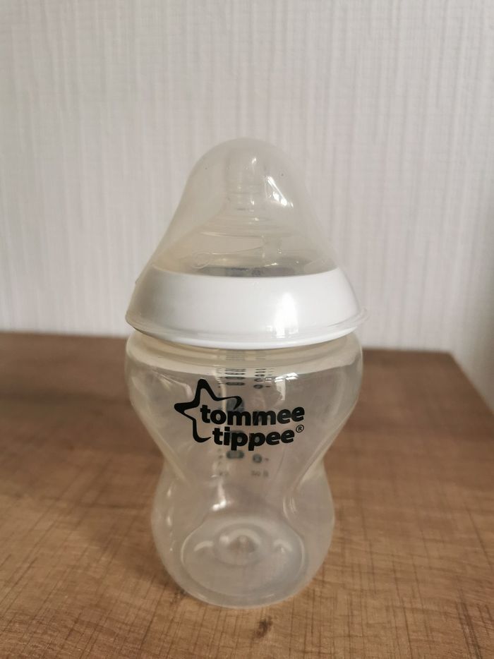 Biberon neuf Tommee Tippee