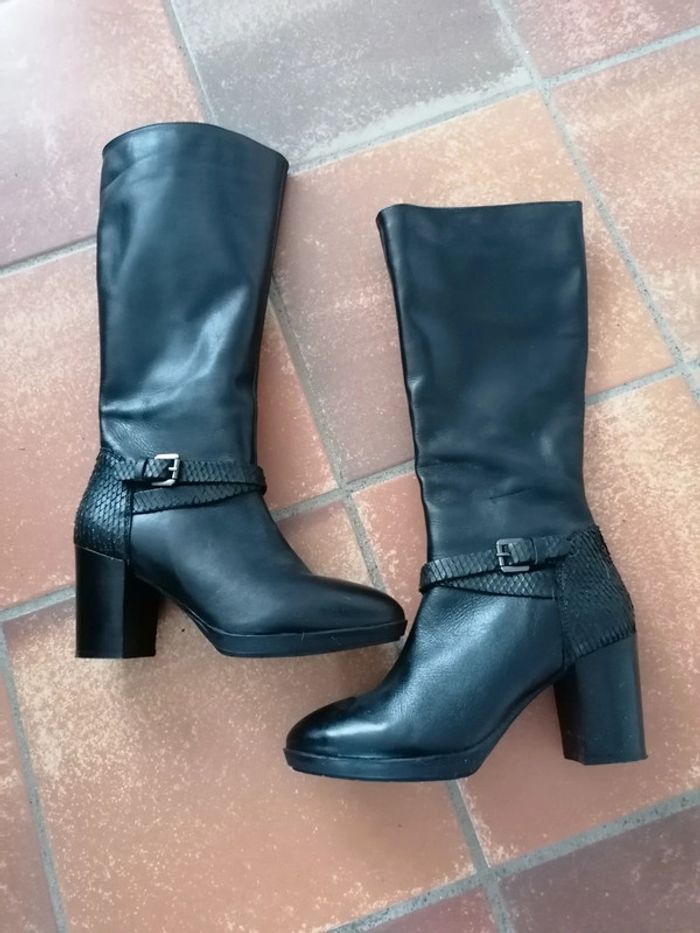 Bottes noires simili cuir grand talon