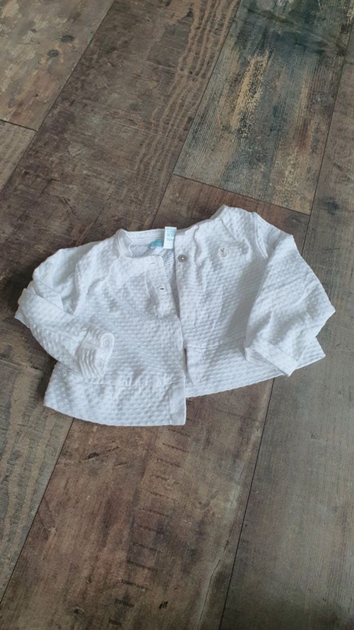 Gilet Obaïbi 12 mois en très bon état