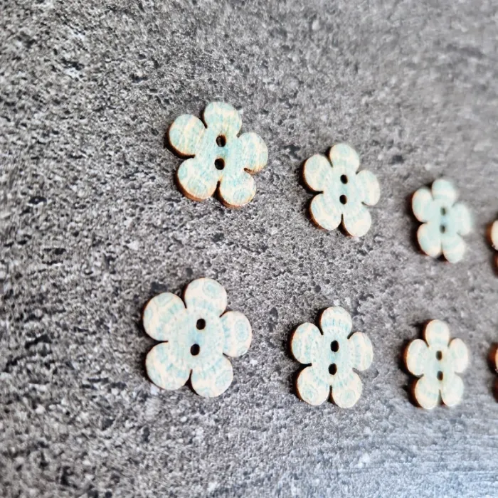 Lot de 10 boutons fleurs en bois - photo numéro 2