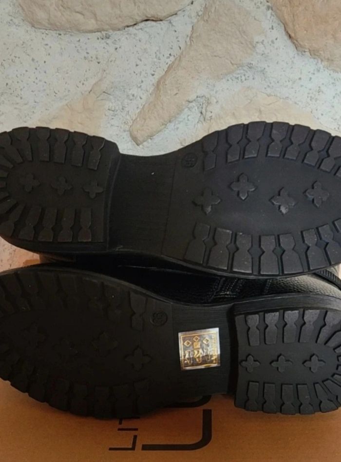 Superbe bottine neuve jamais portée femme taille 36 - photo numéro 6