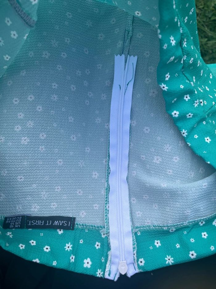 Jupe longue verte fleurie fendue – Marque I Saw It First – Taille 46 - photo numéro 4