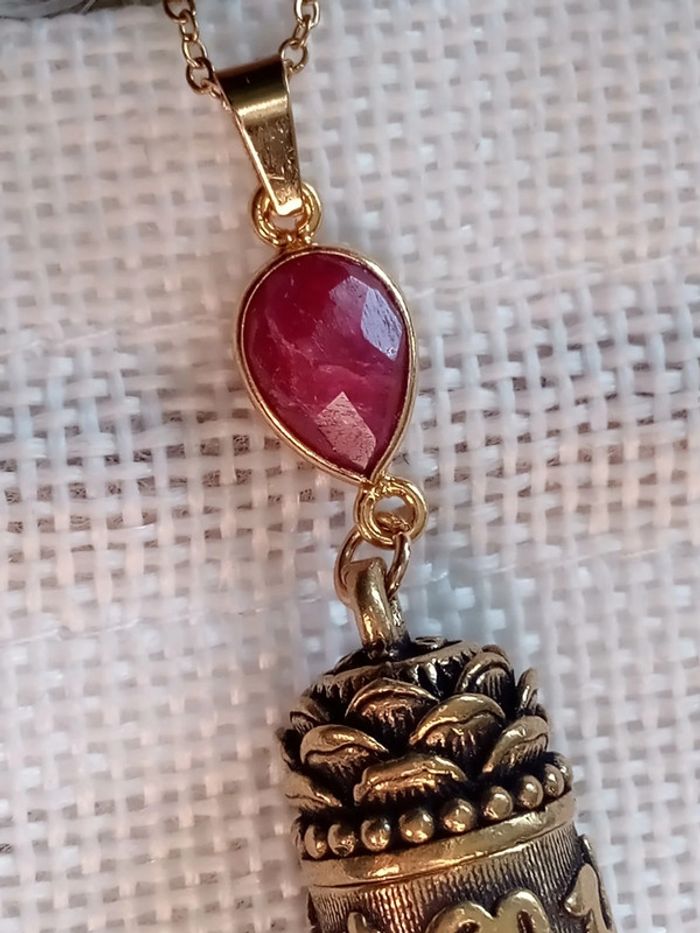 Collier urne amulette et connecteur en pierre de rubis brut serti - photo numéro 4
