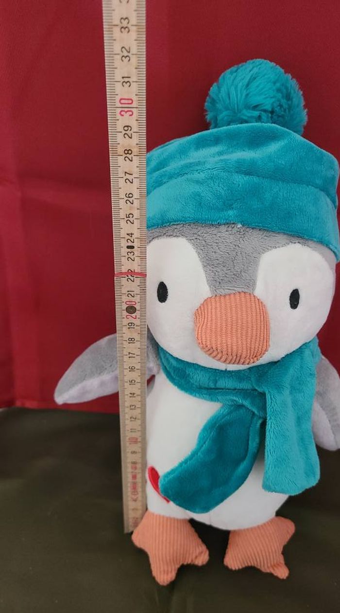 Peluche pingouin FRANCOISE SAGET gris écharpe bonnet bleu coeur rouge - photo numéro 4