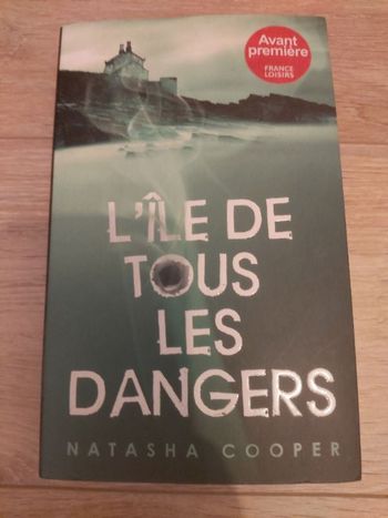 Livre l'île de tous les dangers