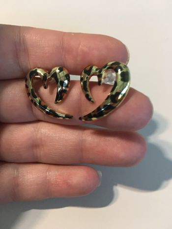 Boucles d’oreilles NEUVES pour femme en forme de coeurs couleur léopard doré et noir 