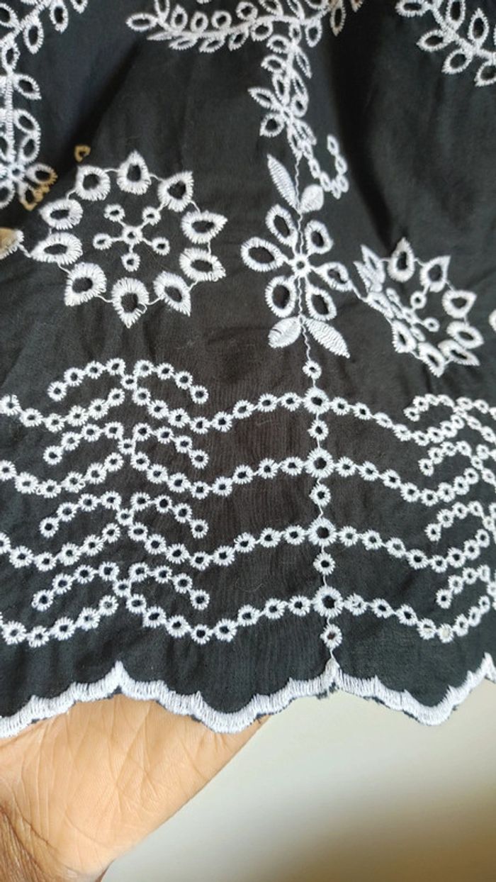 Robe en cotton noir brodé chic - photo numéro 7