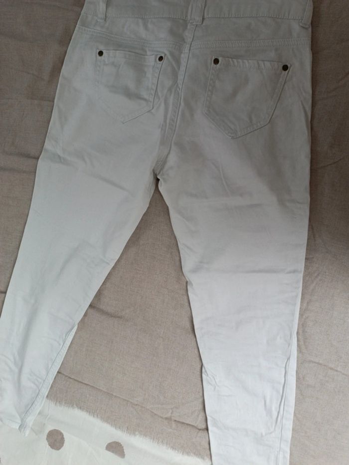 Pantalon blanc 7/8 ème - photo numéro 4