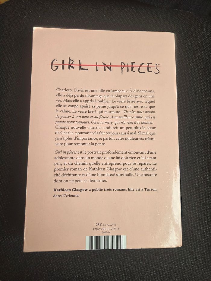 Livre Girl in pieces - photo numéro 2