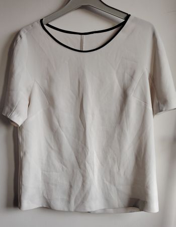 Haut femme blanc cassé à liseré noir