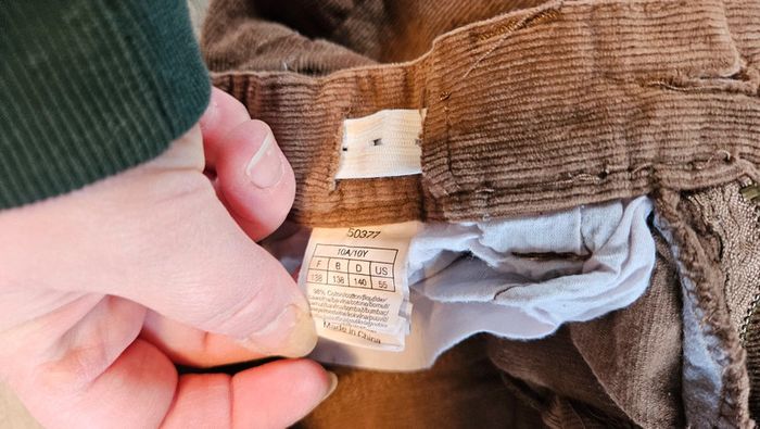 Pantalon en velour cotelé kamel, ajustable à la taille, 3 Suisses Collection, 10 ans, jamais mis - photo numéro 8