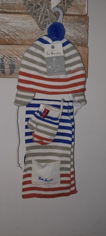 Ensemble bonnet echarpes et moufles