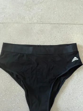Sous-vêtement adidas, taille M, neuf avec étiquette