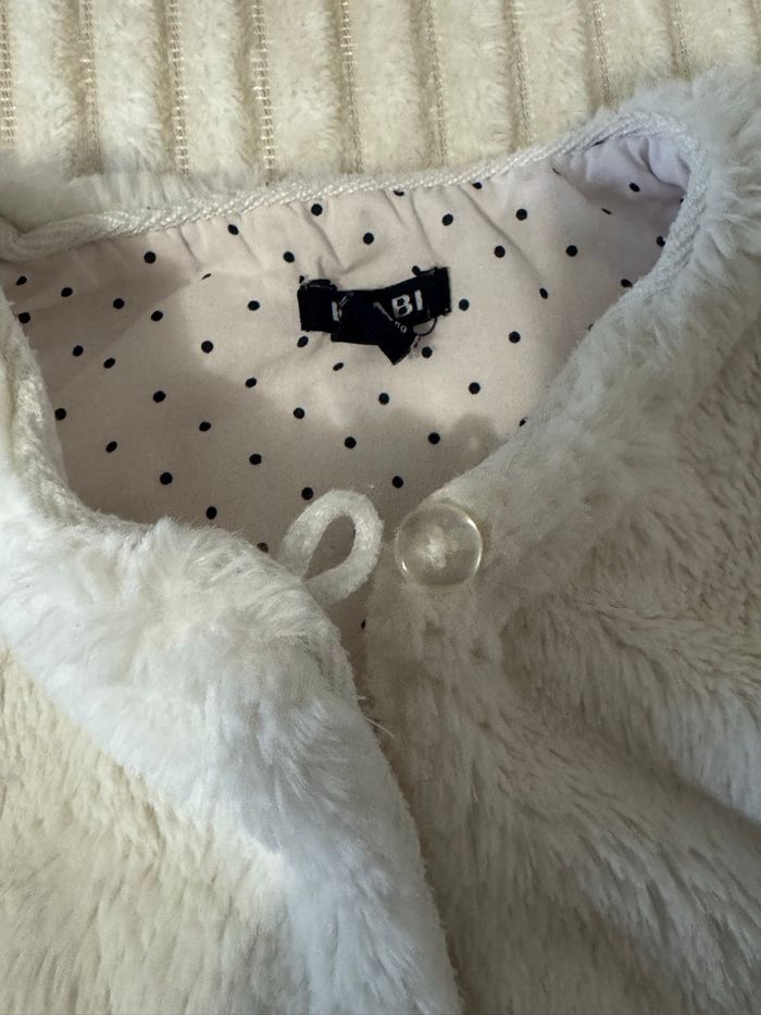 Gilet sans manche tout doux effet en fourrure- fille - kiabi- 6 mois - Excellent état - photo numéro 4